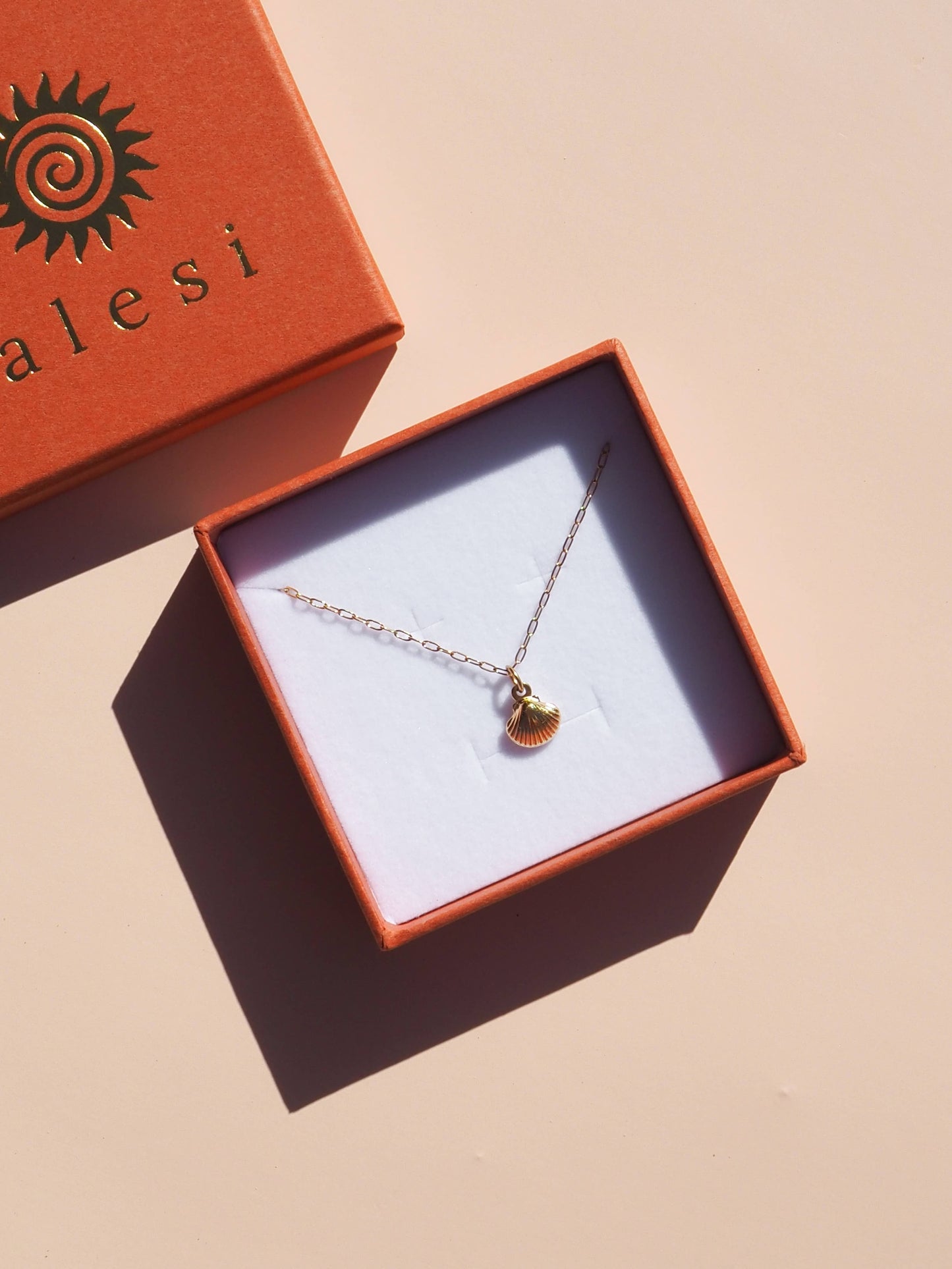 Seashell Scallop Necklace 18K Gold