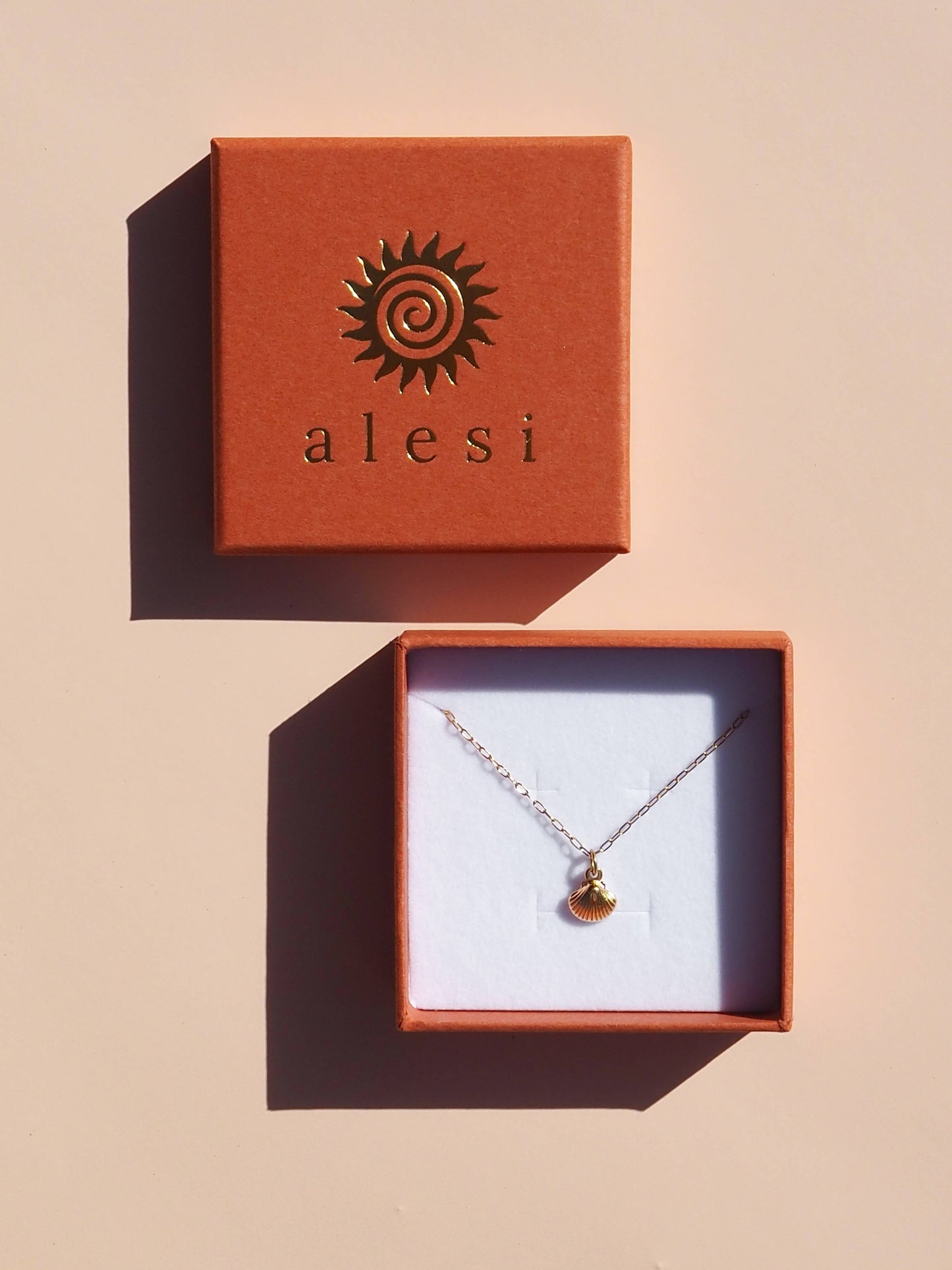 Seashell Scallop Necklace 18K Gold