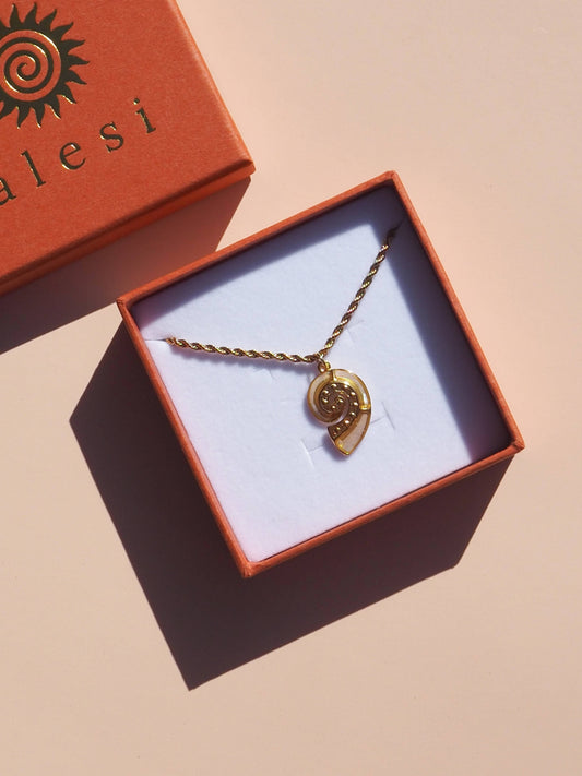 Mother of Pearl Spiral Shell Rope Necklace 18K Gold