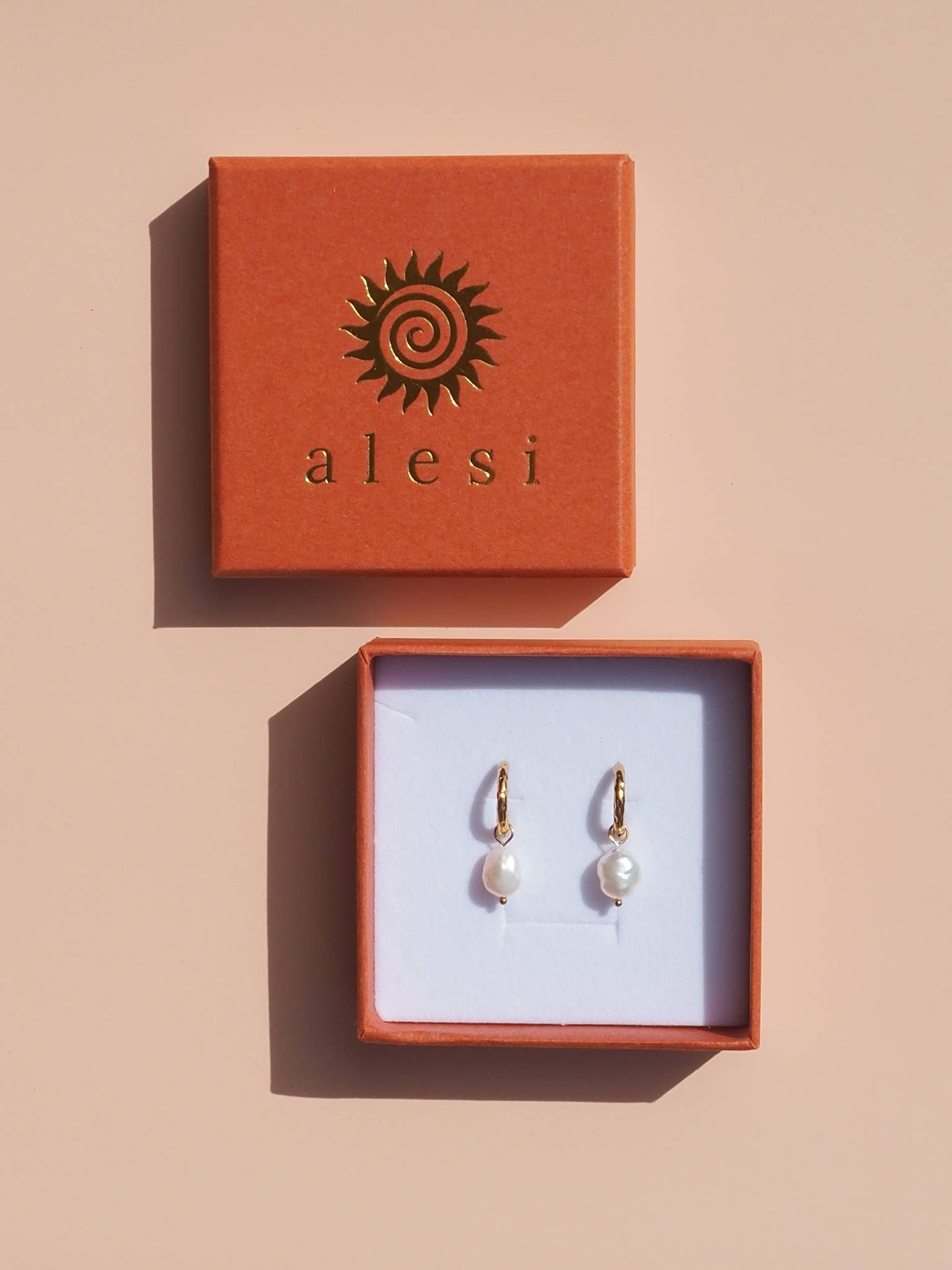 18K Gold Freshwater Pearl Hammered Hoops