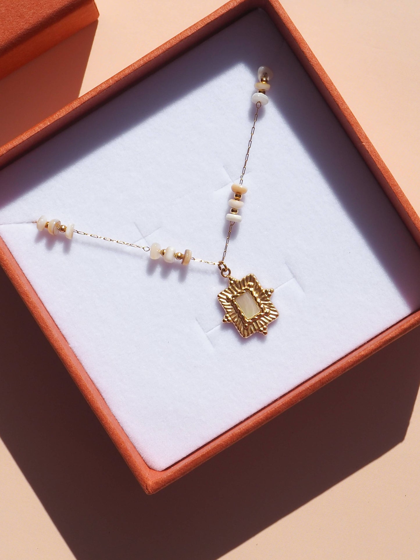 Mother of Pearl Pendant Necklace 18K Gold