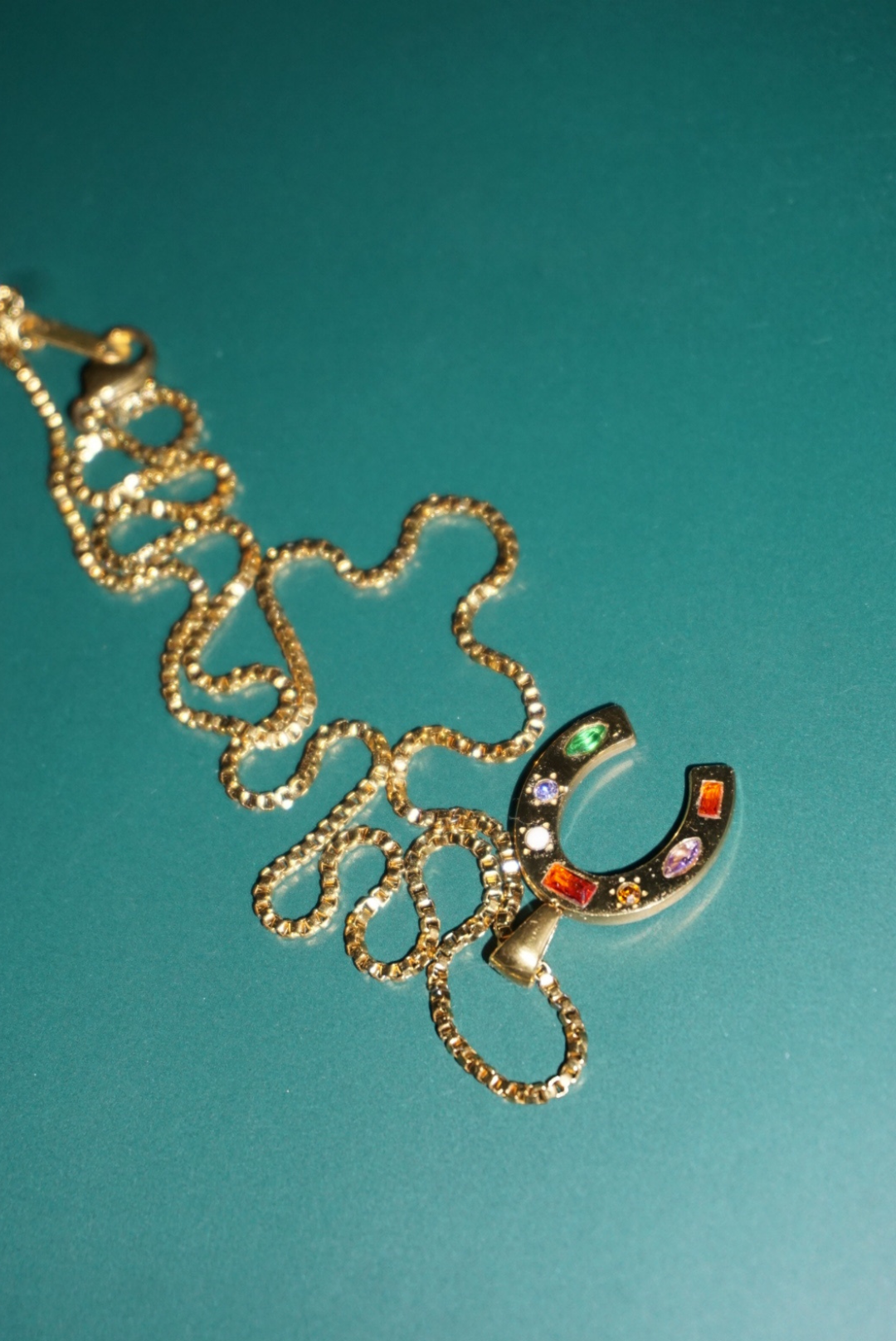 18k Gold Plated Horseshoe Gem Chain: Gold