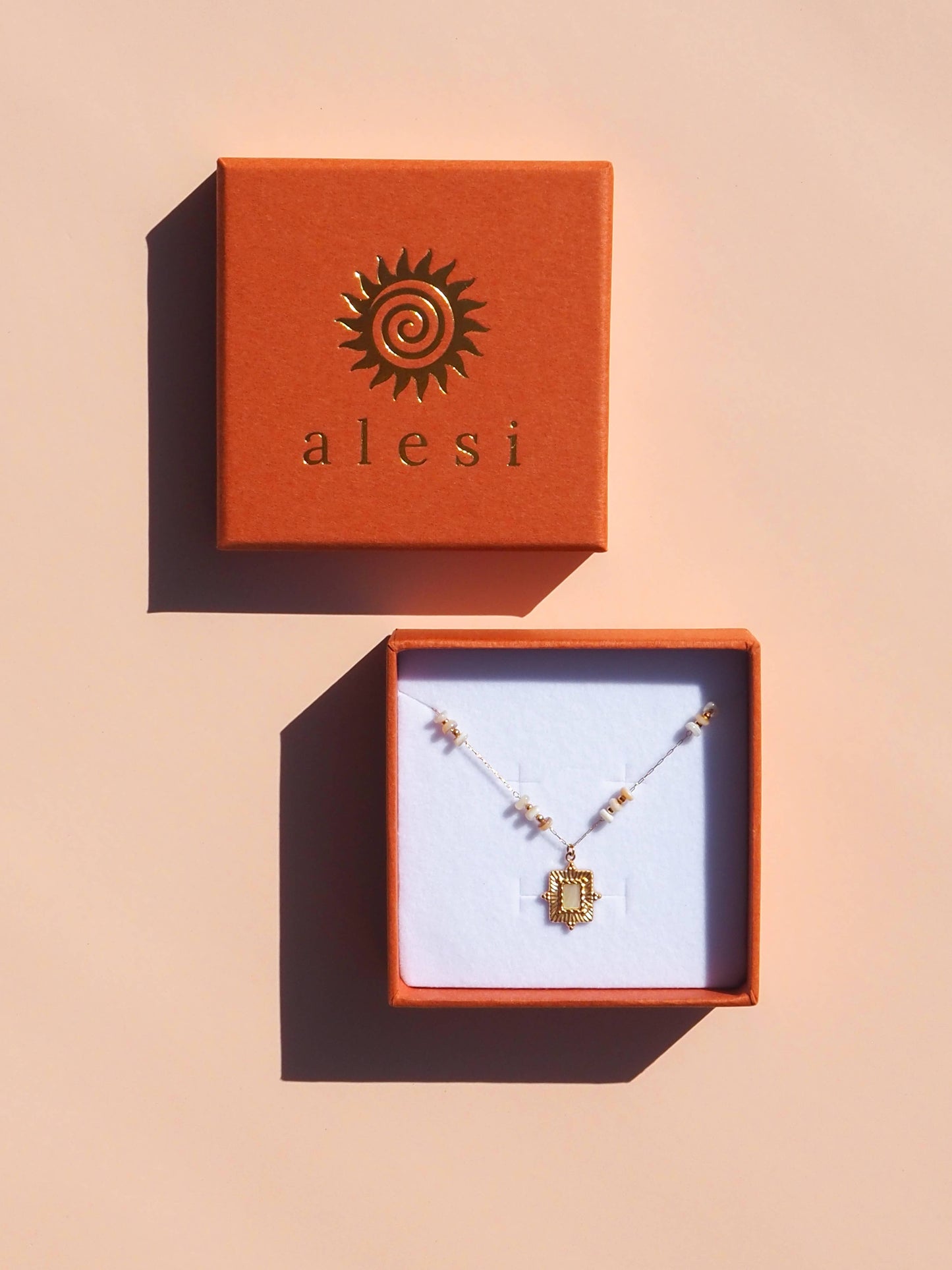 Mother of Pearl Pendant Necklace 18K Gold