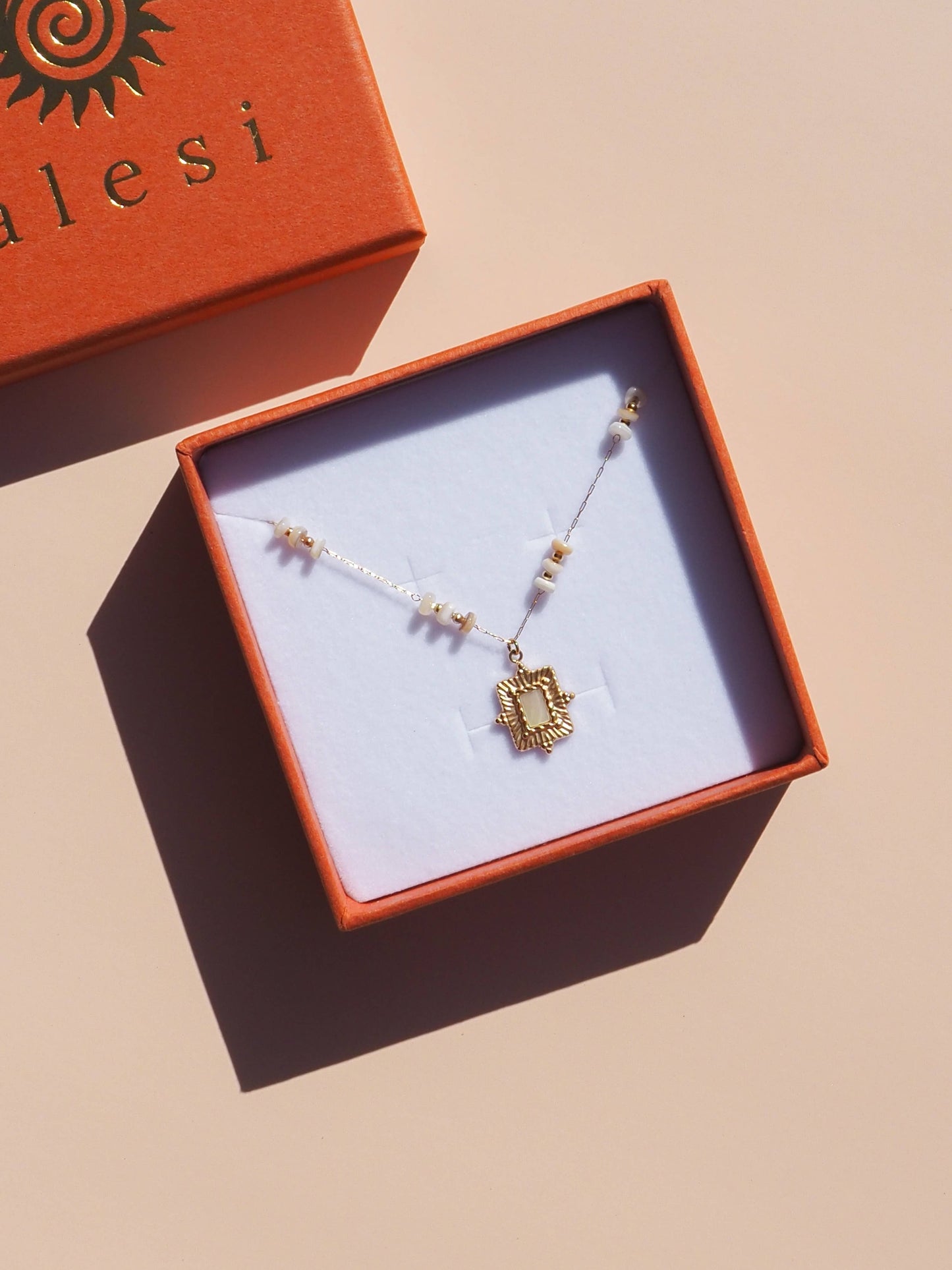 Mother of Pearl Pendant Necklace 18K Gold