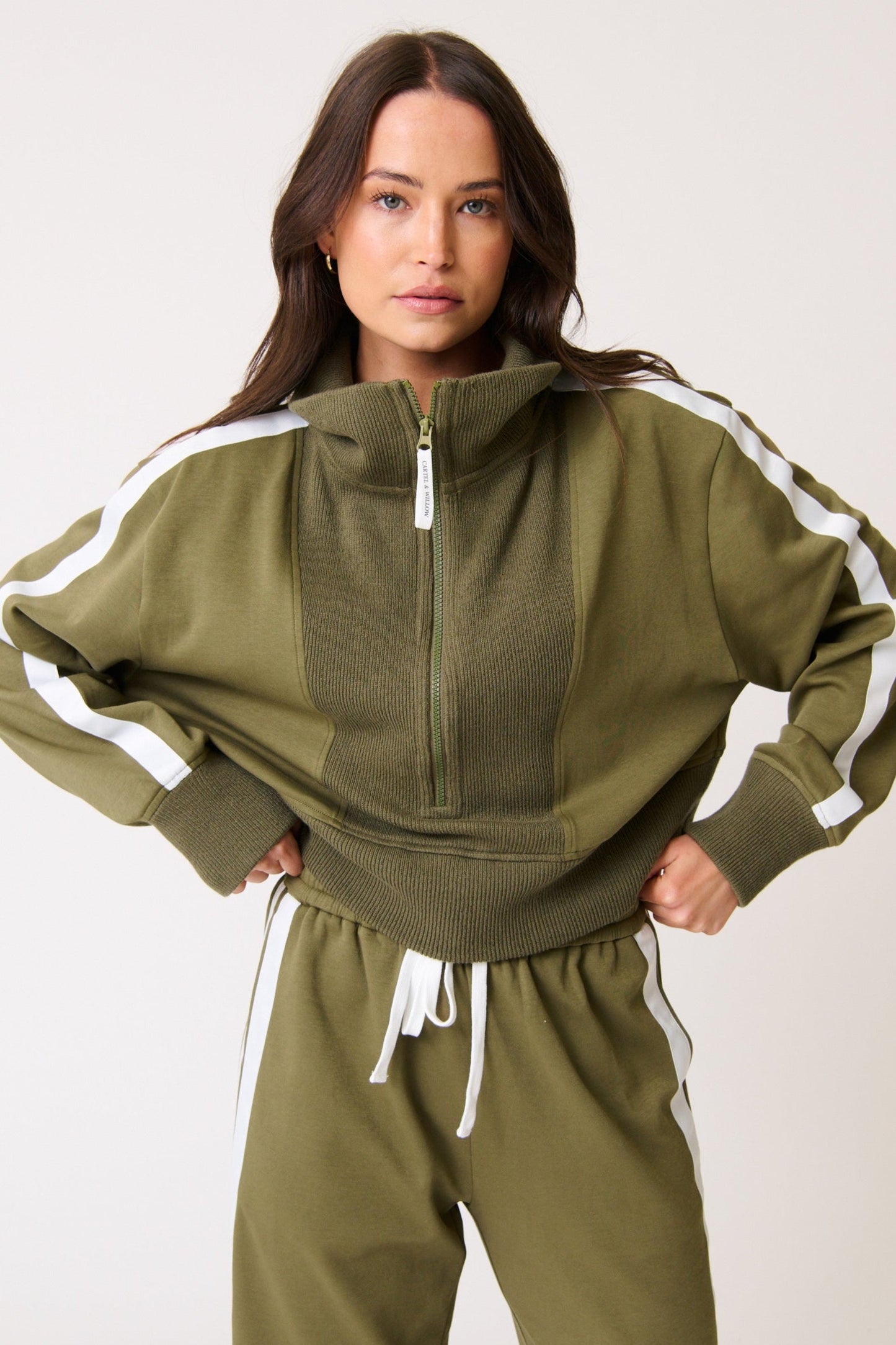 Annie Sweater - Khaki/ White