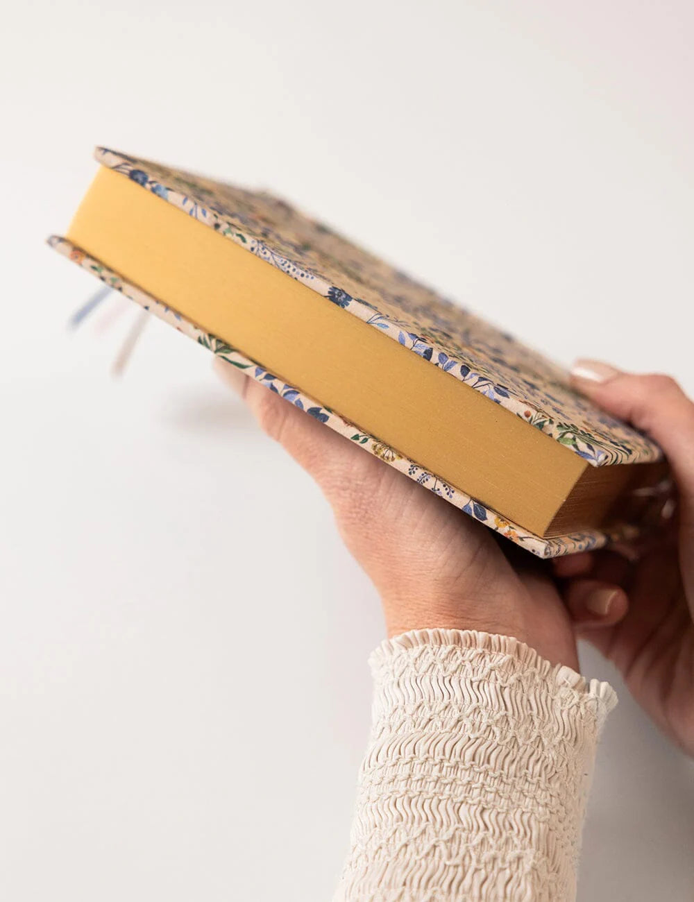 2026 Day to a Page Linen Bound Planner - Bluebuds