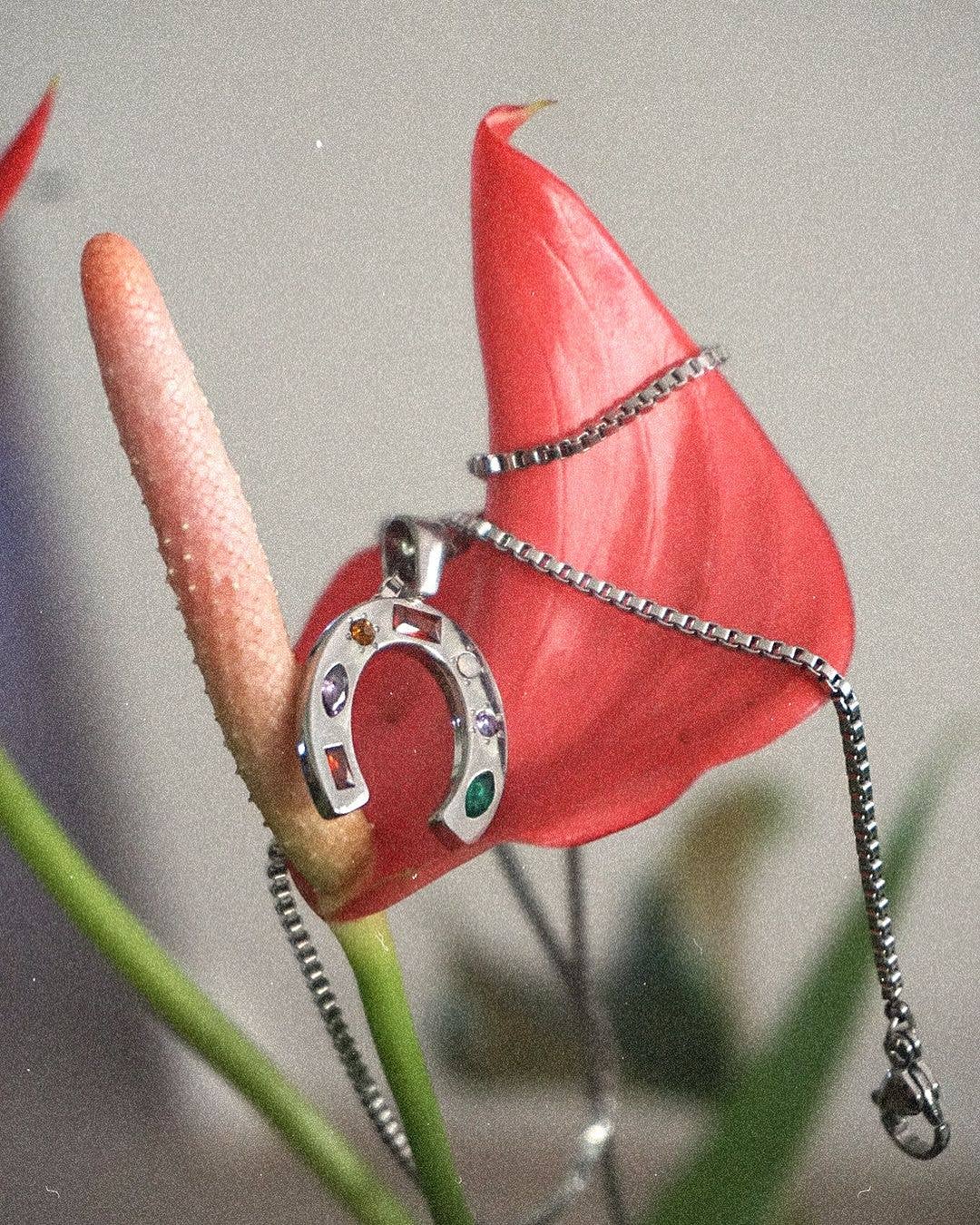 18k Gold Plated Horseshoe Gem Chain: Gold