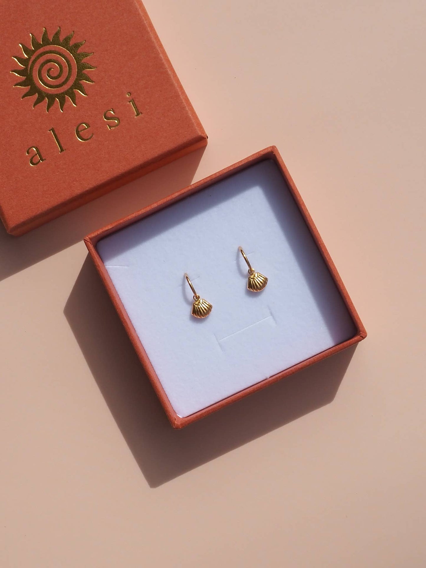 18K Gold Seashell Scallop Earrings