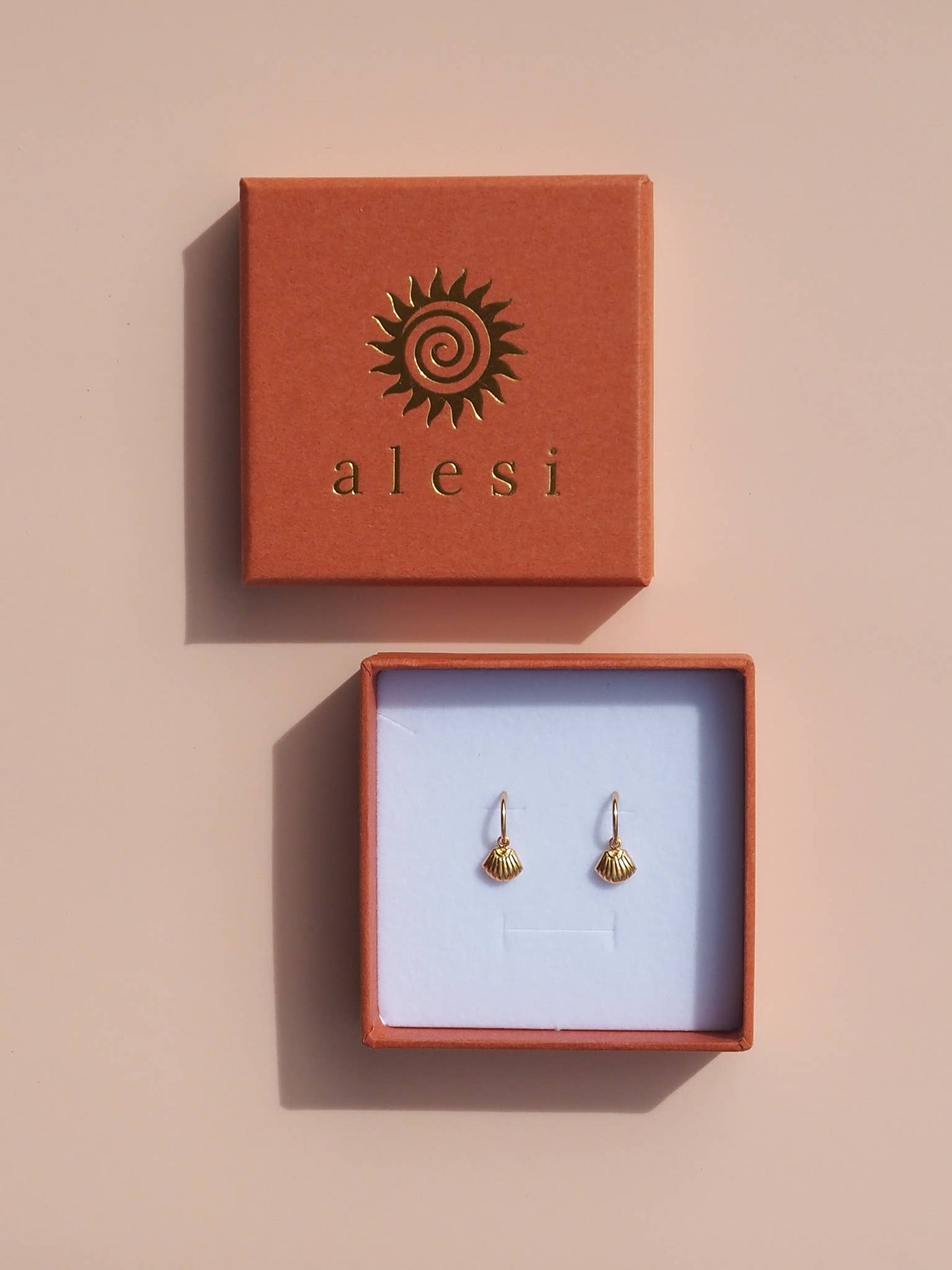 18K Gold Seashell Scallop Earrings